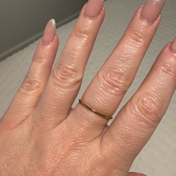 14k 1mm Gold Band Ring - Picture 1 of 2